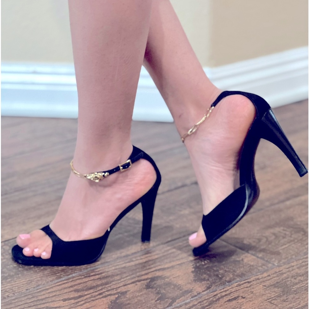 Gucci Black Velvet 4” Heel With Gold Ankle Strap - only worn 5 times, like new